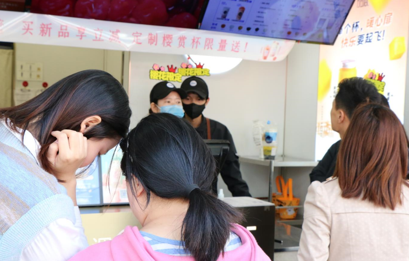 果博官网奶茶：一家奶茶店的发展需要重点关注哪两个问题